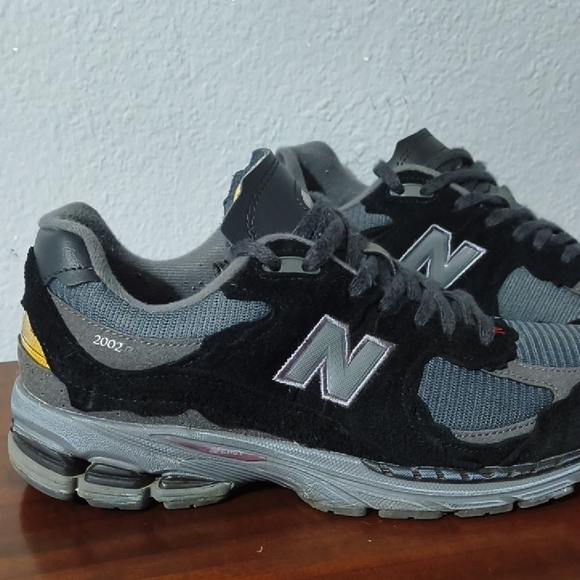 New Balance Men's Black and Gray Sneakers - Picture 2 of 6
